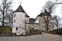 Bilstein; Blick aus der Vorburg zur Hauptburg. Foto: G. Wagner 20142014