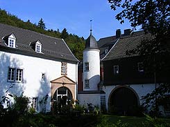 Dalbenden, Nebengebude und Herrenhaus. Foto: J. Friedhoff 2011.