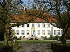  Das jngere Herrenhaus von Gut Langelage von Sdwesten. Foto Eismann 2015