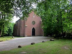 Auf dem Gelnde der ehemaligen Hugoburg steht heute eine Klosterkapelle. Foto Frank Both, Mai 2016.