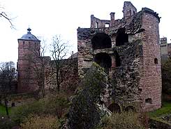 Schloss, Gesprengter Turm und Torturm. (Thomas Steinmetz 2011)