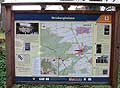 Informationstafel mit Text zum Schloss (links), Foto Pischke (2017)