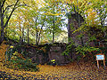 Pforzheim Dillweienstein, sog. Burg Krheneck, Ansicht von Schildmauerkopf und nicht fertig abgetieftem Halsgrabenende von Sden, Foto: Christoph Engels (2020).