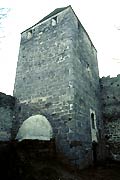 Der sdliche Bergfried von Nordosten. Foto: Thomas Khtreiber (2002)